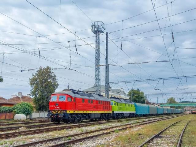 For Lease / rent 6-axle, class V233 3000 hp diesel locomotives