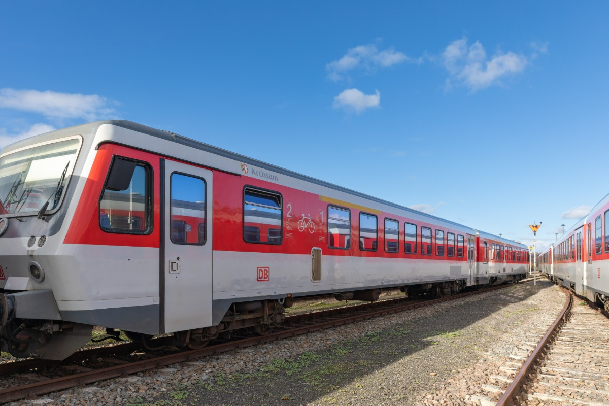 Three DMU class 628.4 diesel railcars for sale
