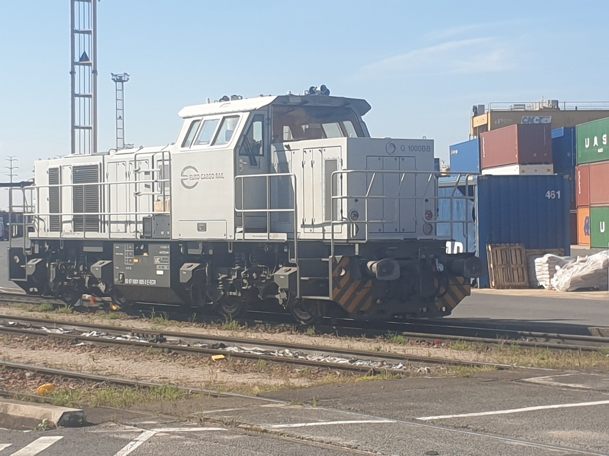 Diesel locomotive G 1000 for sale