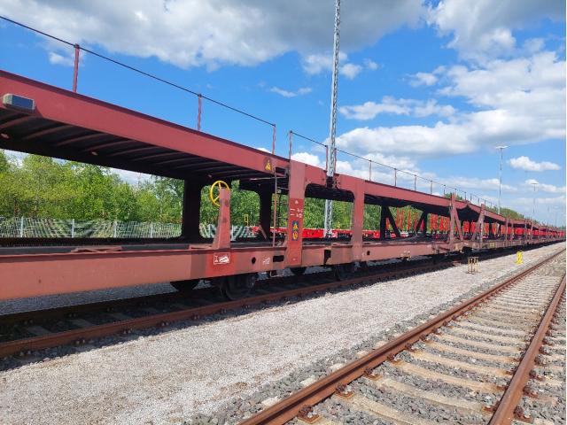 Laaeks 553 for car transport for sale.