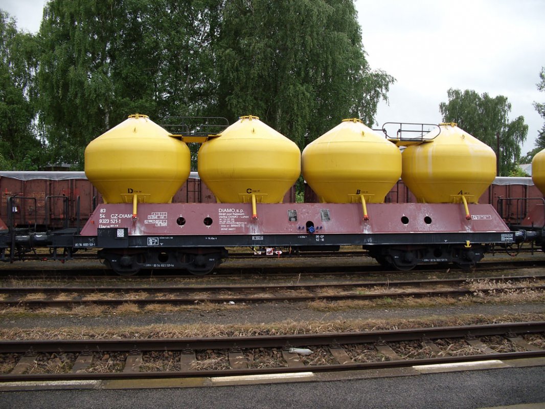 50 x Uacs railcars for transport of powdered material wanted!